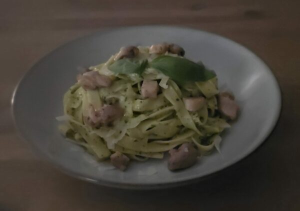Tagliatelle pollo-pesto