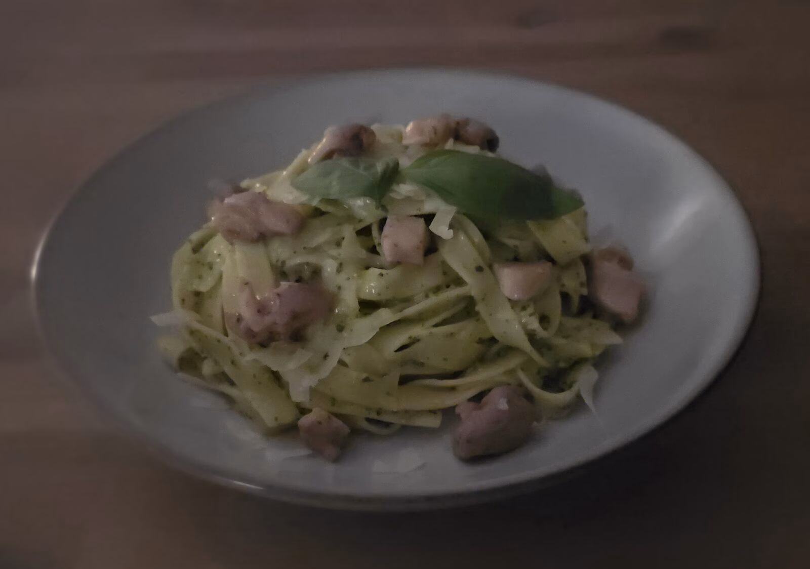 Penne pollo-pesto